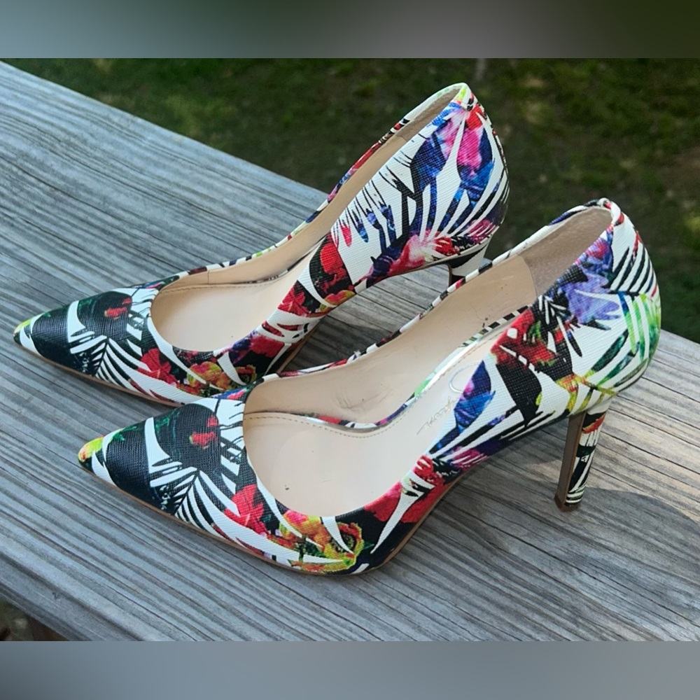 Jessica Simpson Pumps - Picture 3 of 7